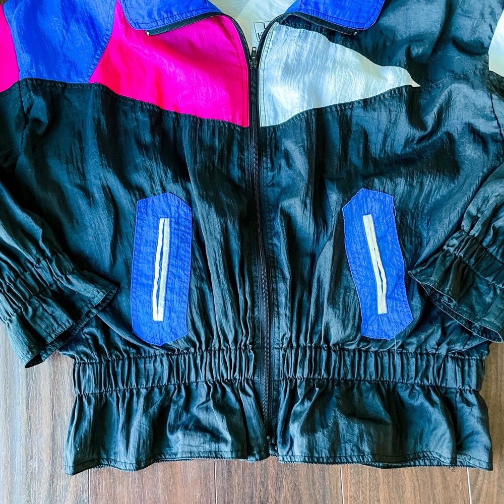 Retro Windbreaker - Picture 8 of 12